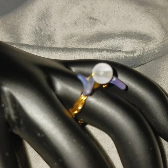 Ring - Picture 5 of 6